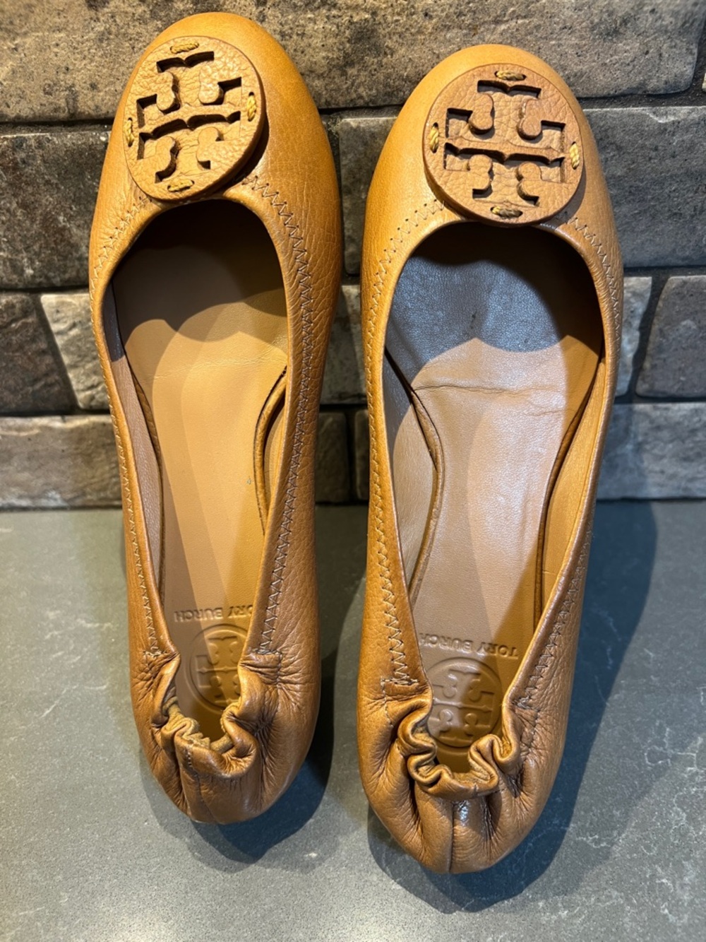 Tory Burch Tan Leather Riva Travel Ballet Flats - Picture 2 of 6